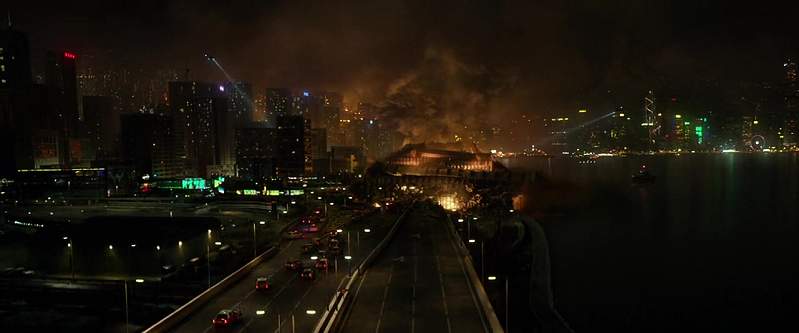 Destrution in Hong Kong (c) 2017 Warner Bros All Rights Reserved;799x333