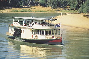 Paddle steamer on the Murray; photo 2002 courtesy Sundowner and Tourism Victoria
